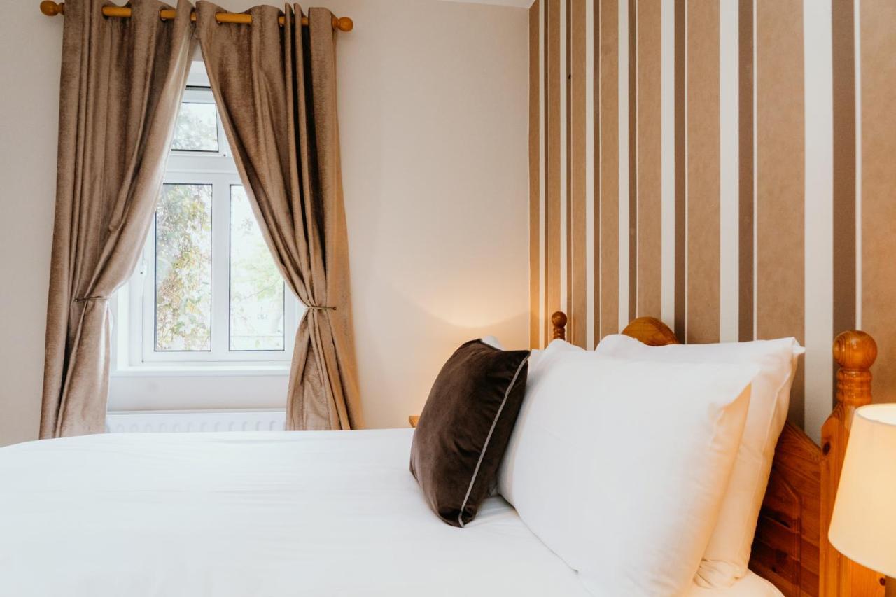 Plougastel House B&B Westport Bagian luar foto