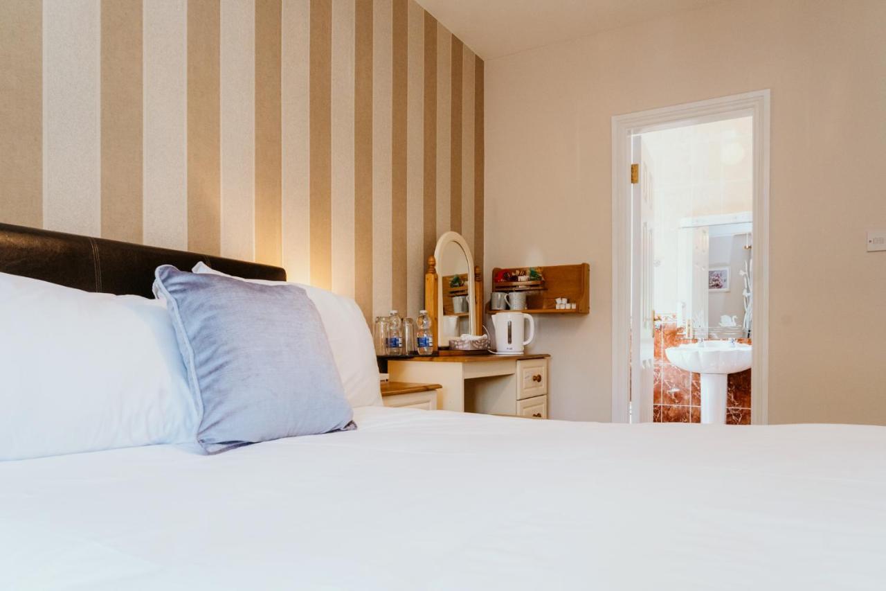 Plougastel House B&B Westport Bagian luar foto