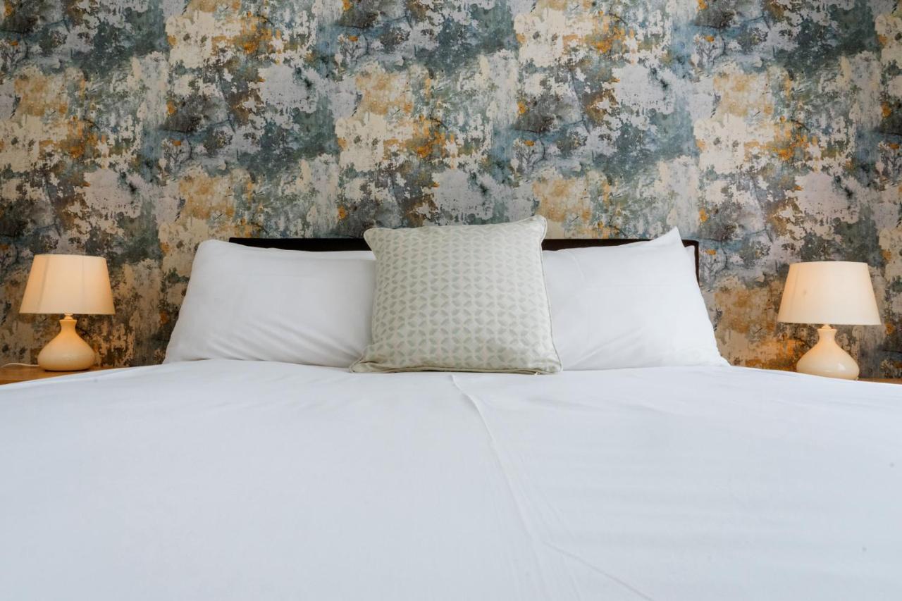 Plougastel House B&B Westport Bagian luar foto